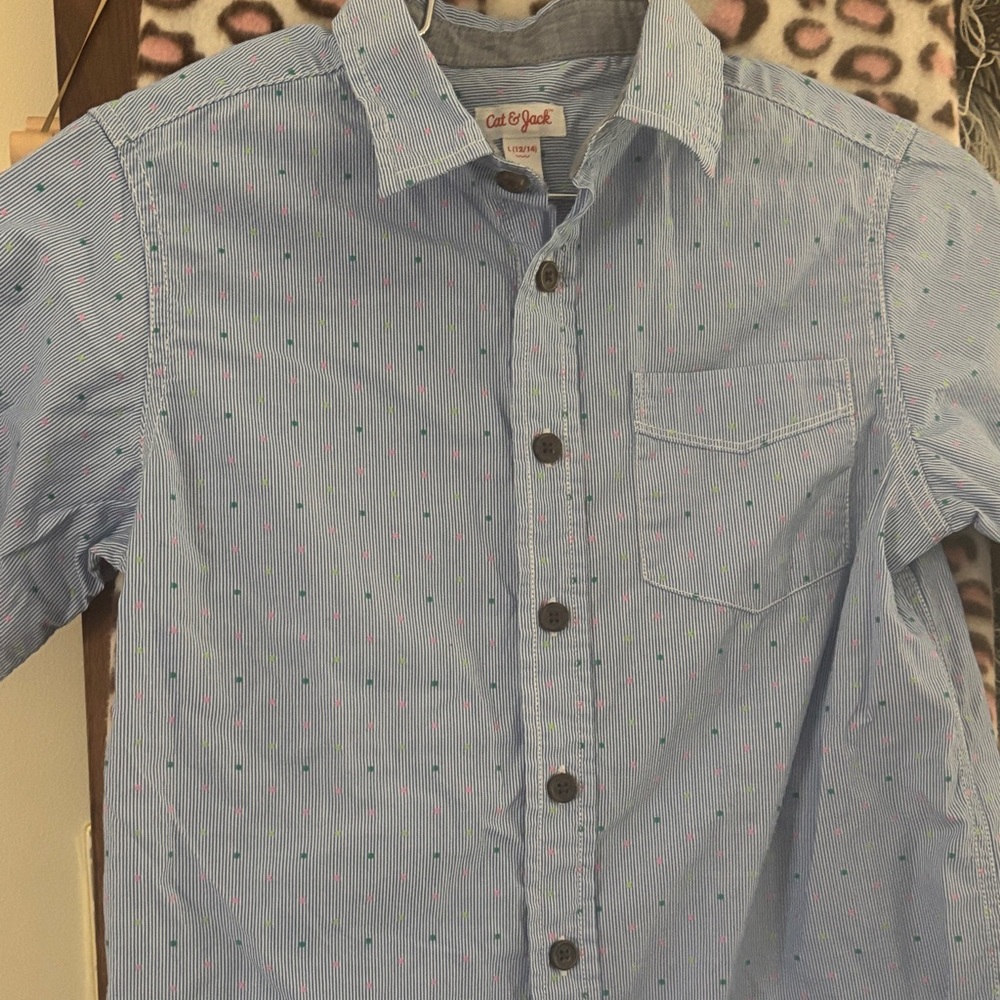 Cat & Jack Light Blue Short-Sleeve Button-Down Shirt with Pink and Green Dots